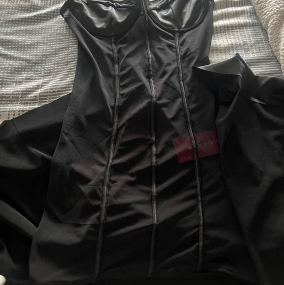 Dress - Picture 8 of 8